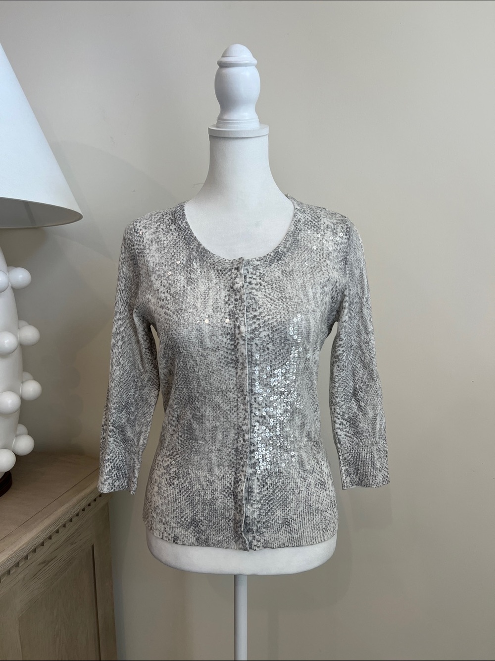 NWT Women’s White House Black Market Sequin Scoop Neck Cardigan Gray XS snake